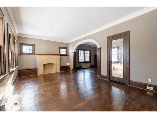 Building Photo - 1917 N Newton Ave