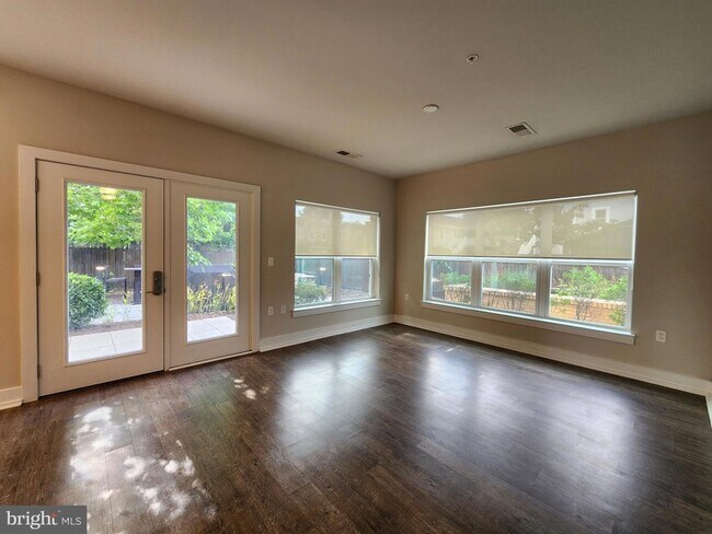 Building Photo - 1800 Mt Vernon Ave