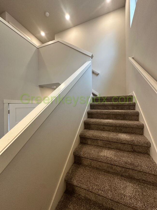 Building Photo - Amazing 2,306-square-foot house in Wood Village