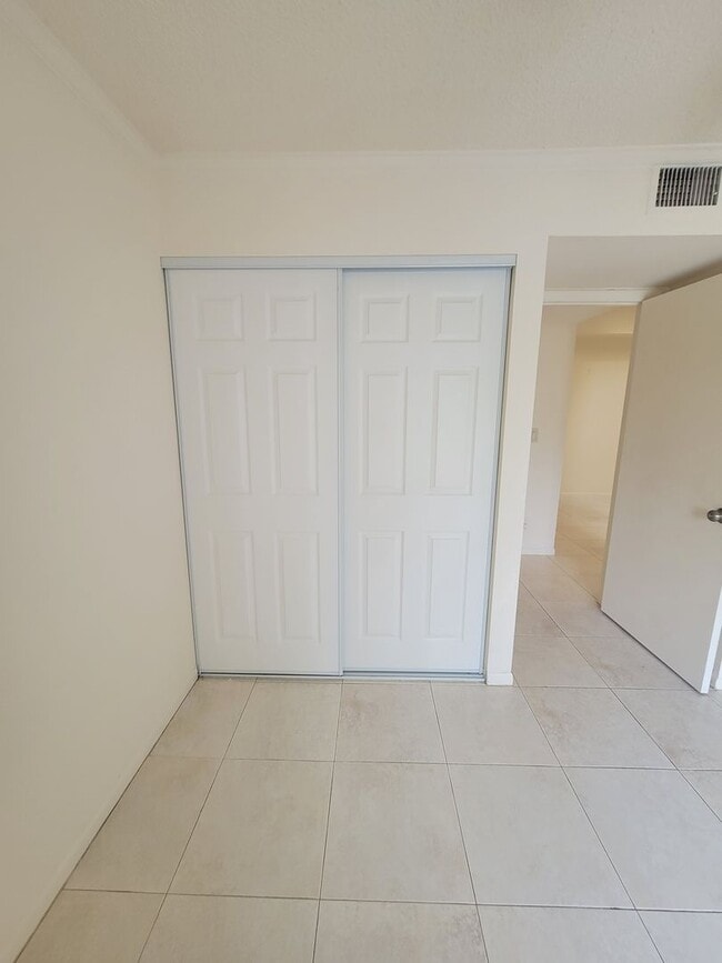 Building Photo - 2500 SE Anchorage Cove