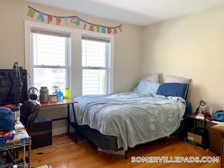 Building Photo - 27 Fairfax St