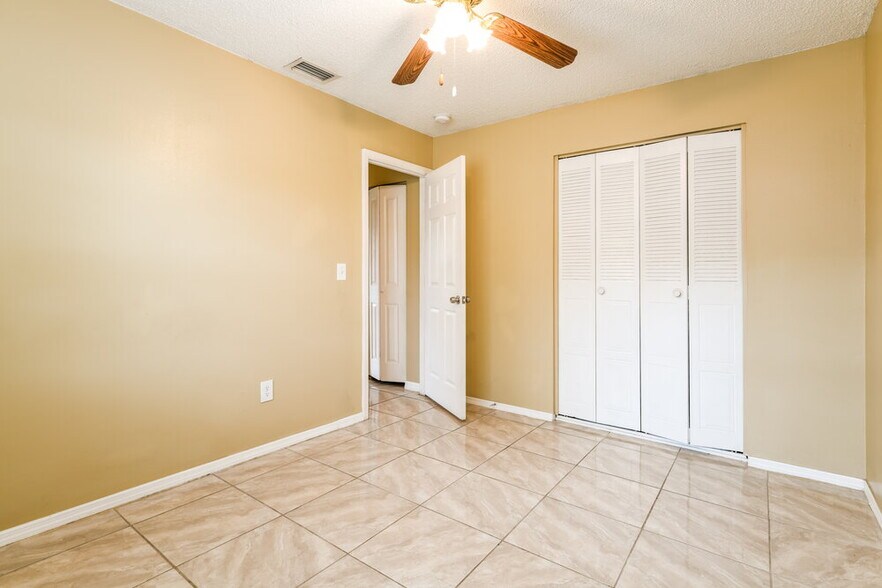 Building Photo - 13823 Pathfinder Dr