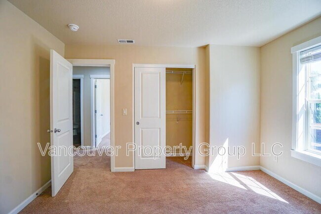 Building Photo - 4002 N 3rd Cir
