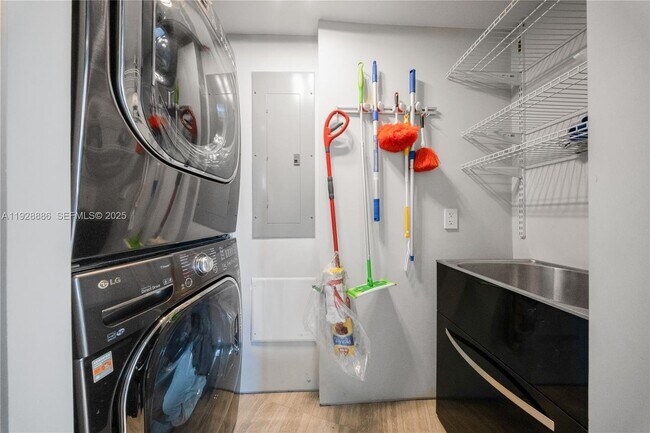 Building Photo - 450 Alton Ct