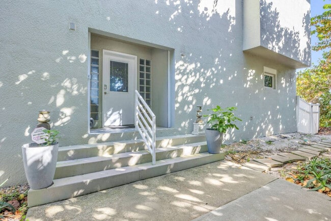 Building Photo - 2775 Jimmy Buffett Mem Hwy