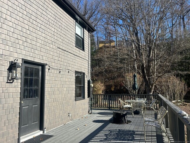 Building Photo - 21 Simpaug Turnpike