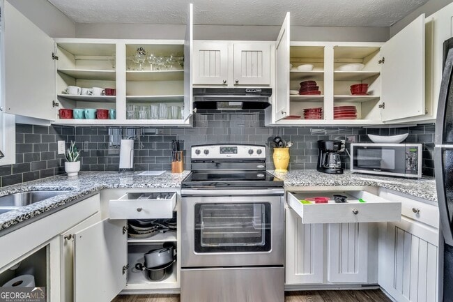 Building Photo - 1695 Wynndowne Trail