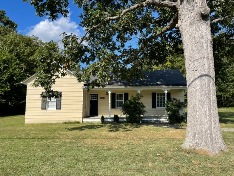 Primary Photo - 2338 New Market Rd