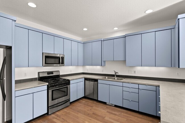 Building Photo - North Portland Recently Renovated Condo