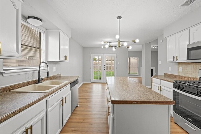 Building Photo - 7215 Trogon Ln
