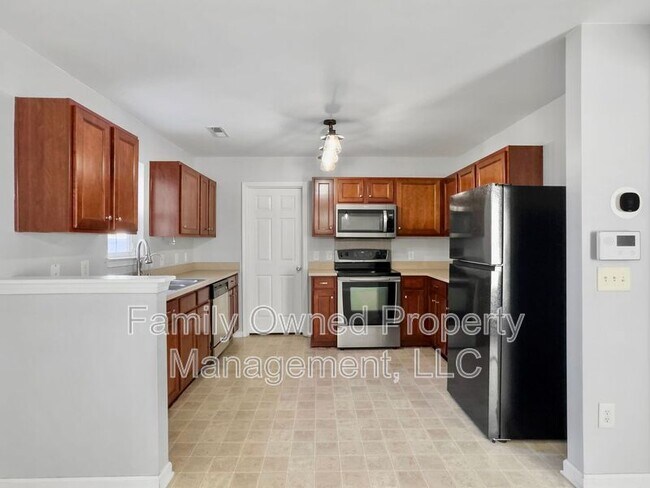 Building Photo - 100 Salem Creek Dr