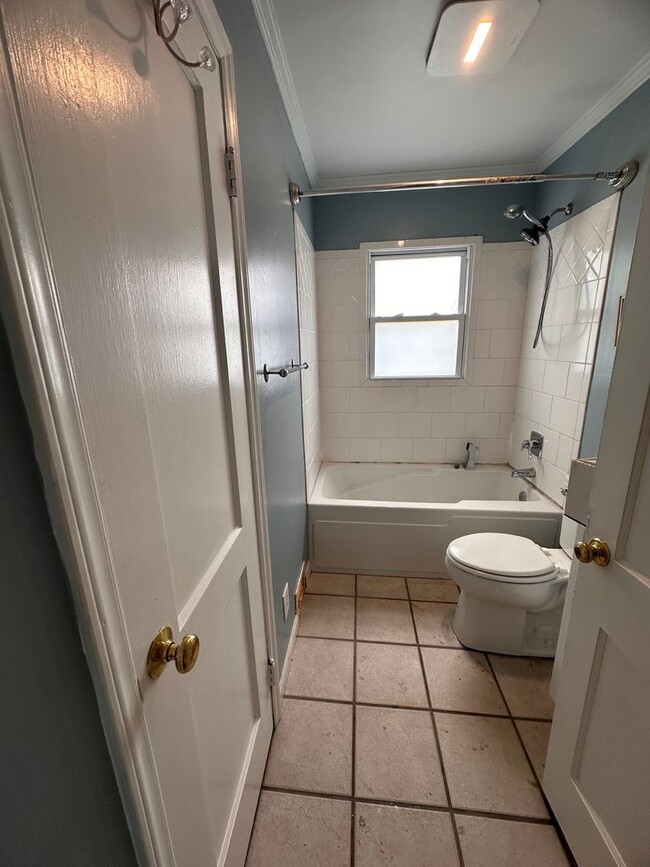 Building Photo - 2 Bedroom One Story Home on Over an Acre Lot
