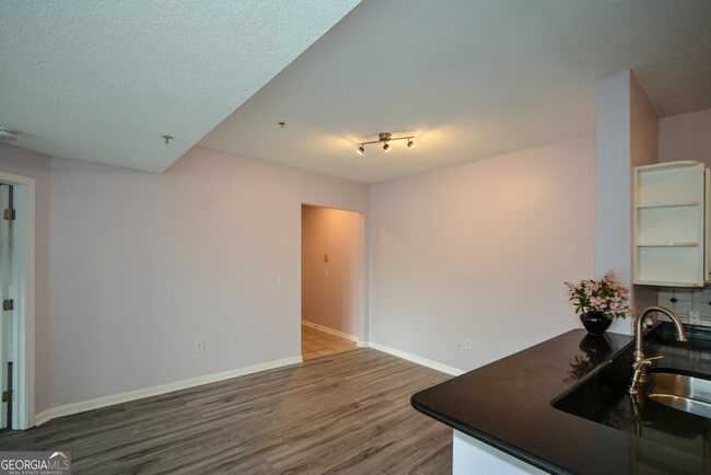 Building Photo - 955 Juniper St NE