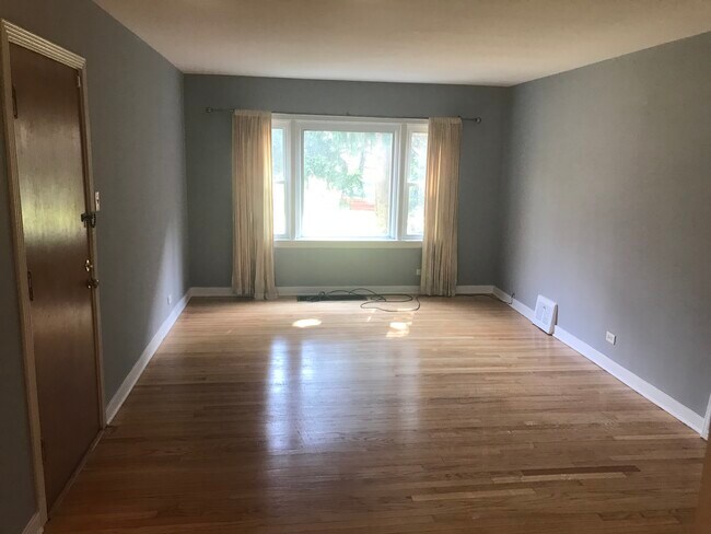 Building Photo - 10518 S Artesian Ave