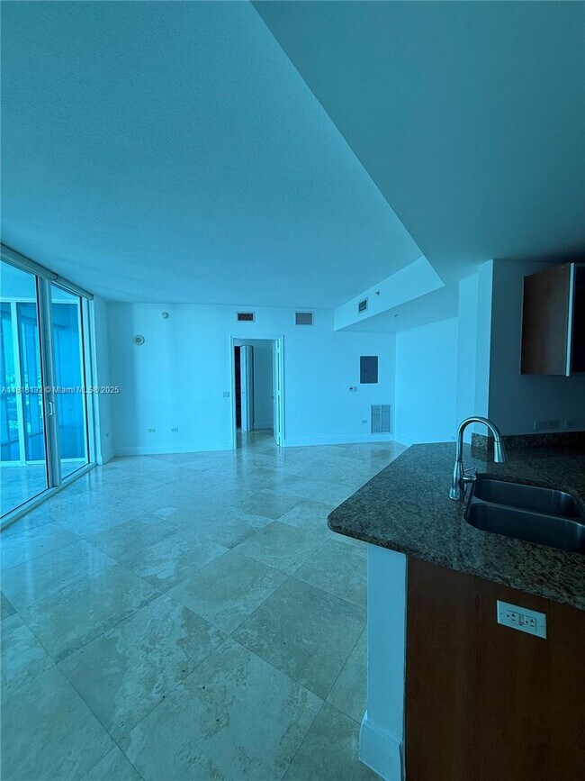 Building Photo - 480 NE 30th St