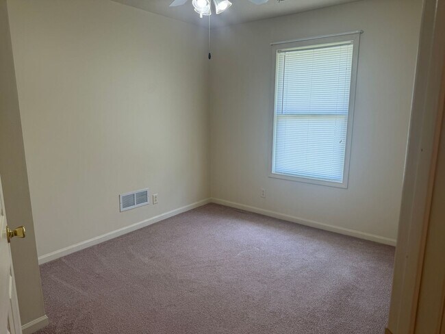 Building Photo - 120/122 E Cornhill St. Cameron, MO 64429