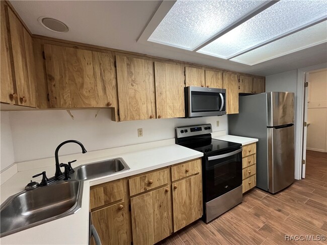 Building Photo - 810 E Gilchrist Ct