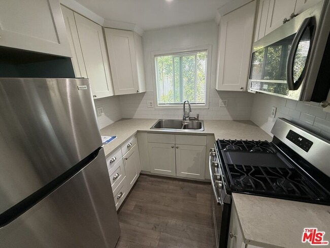 Building Photo - 7512 Jamieson Ave