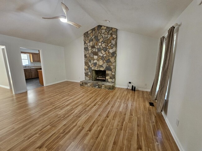 Building Photo - 704 Midmar St