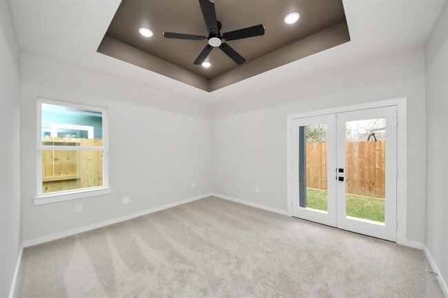 Building Photo - 5205 Kenilwood Dr