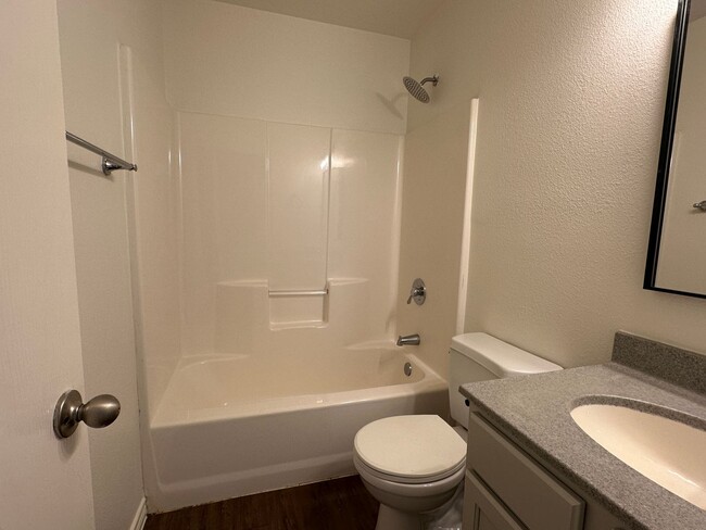 Building Photo - Ready for move in