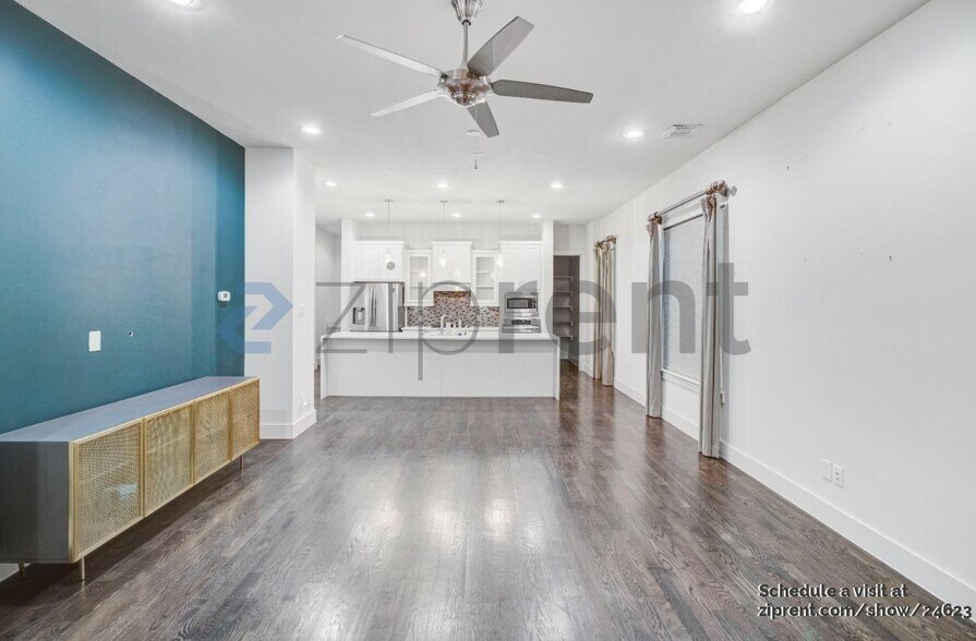 Building Photo - 3010 Zenia Dr