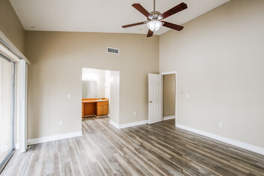 Building Photo - 14277 N Kendale Lakes Cir