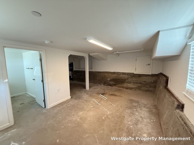 Building Photo - 1346 Skillman Ln