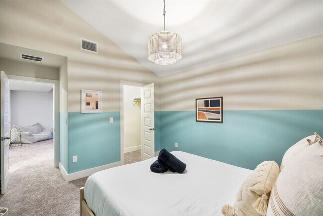 Building Photo - 11102 1/2 Charger Wy