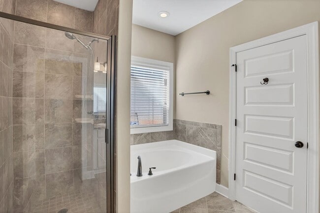 Building Photo - Rosemary Gate Townhome For Rent