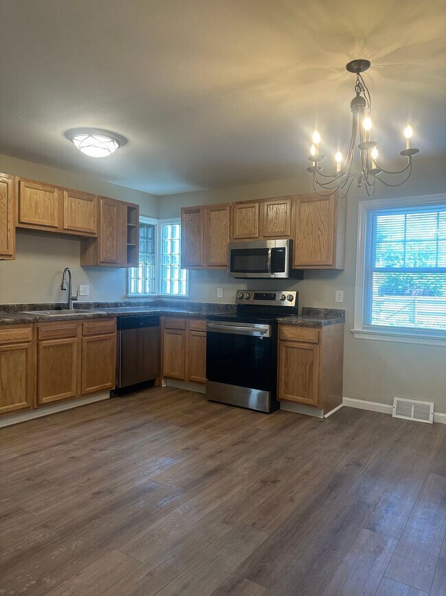 Building Photo - 4 Bedroom 3 Full Bathroom Home for Rent in...