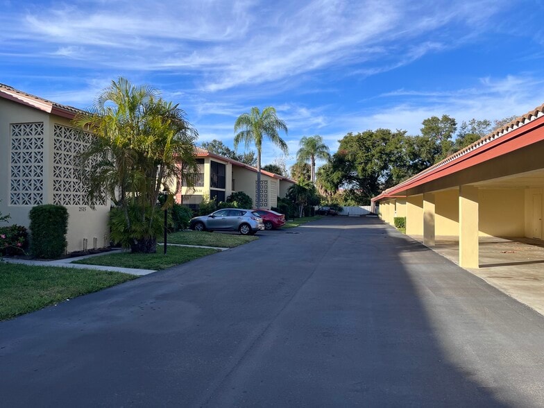 Building Photo - 2515 Bayshore Gardens Parkway