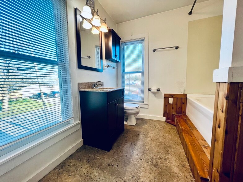 Bath #2 - 1323 W 2nd St