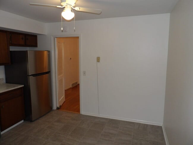 Building Photo - 837 Malabu Dr
