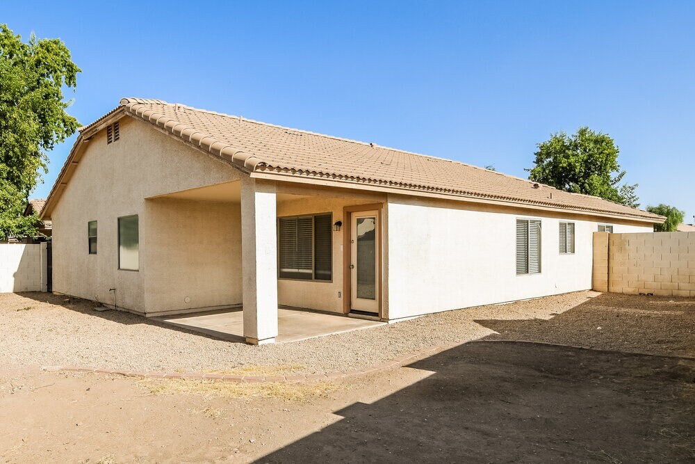 Building Photo - 1427 E Vernoa St
