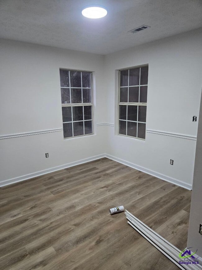 Building Photo - 4685 Pine Valley Dr