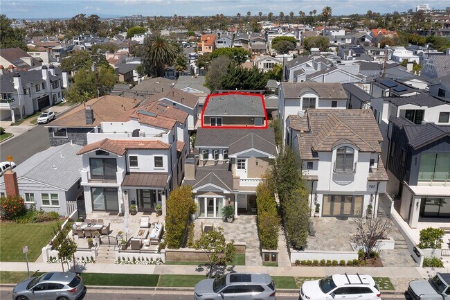 Building Photo - 705 Larkspur Ave
