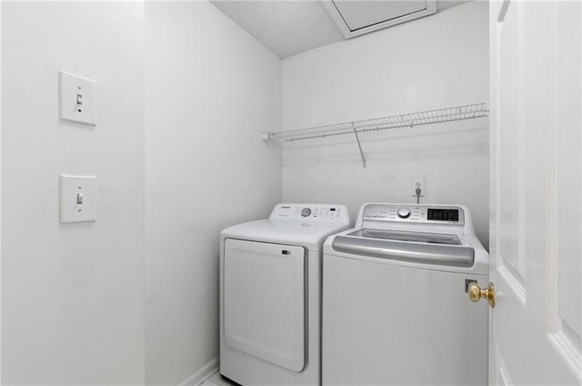 Building Photo - 6430 Barwick Ln