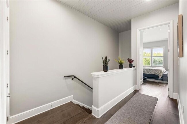 Building Photo - 878 3rd St