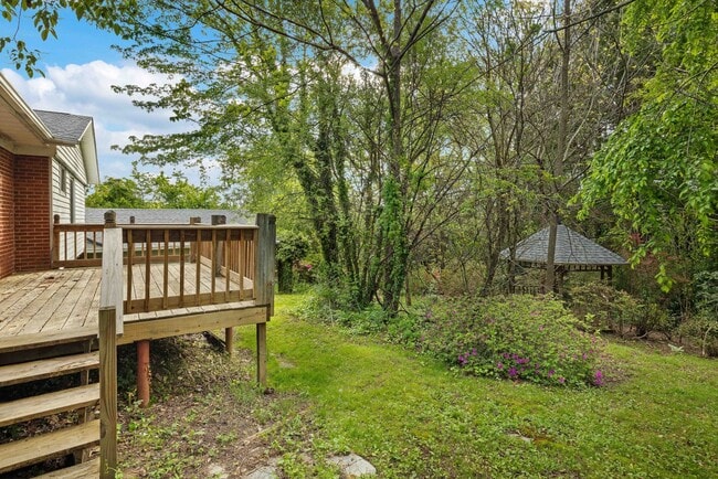 Building Photo - Nice Brick Ranch in Arden - New Back Deck!