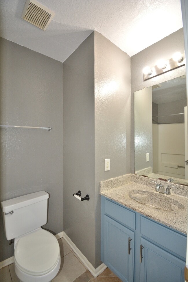 Building Photo - 8904 Ledge St