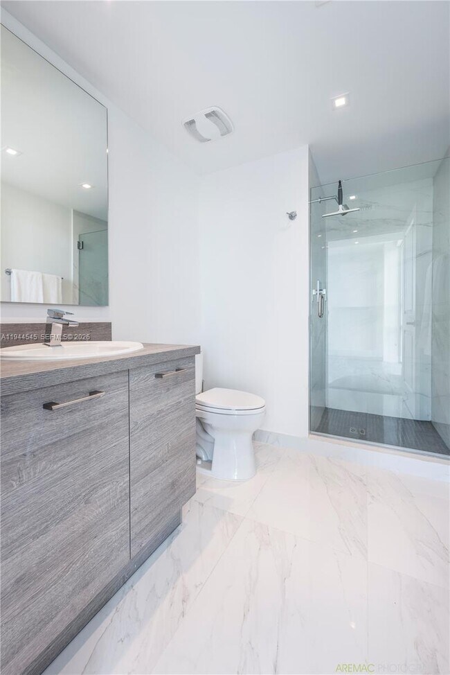 Building Photo - 400 Sunny Isles Blvd