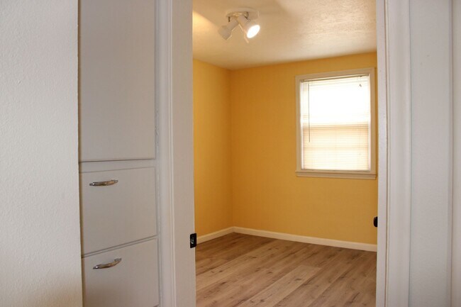 Building Photo - 760-762 N 100 W