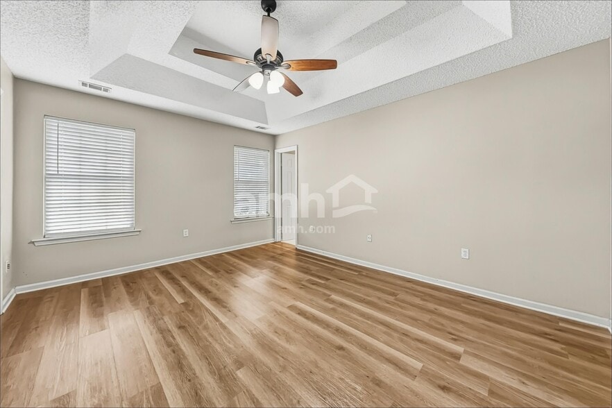 Building Photo - 8 Sandy Pond Ct