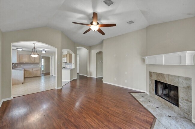 Building Photo - 319 Cape Conroe Dr