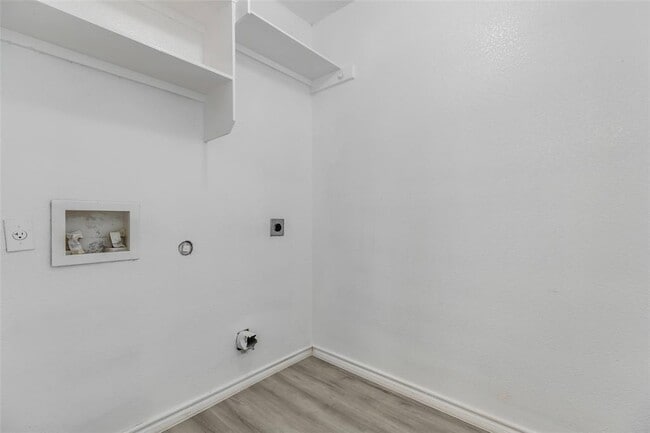 Building Photo - 3207 Barksdale Dr
