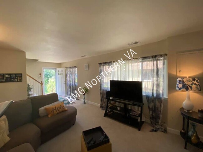 Building Photo - 3866 Manzanita Pl