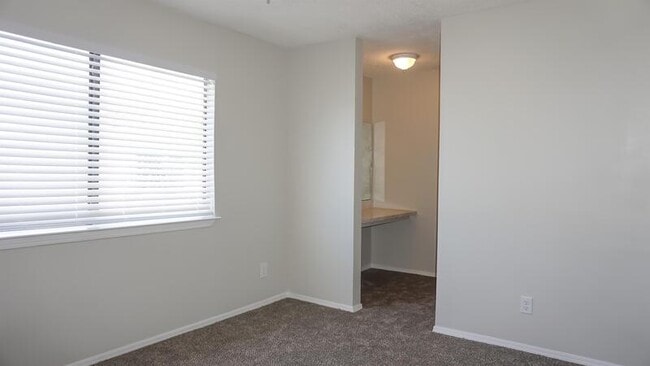 Building Photo - 734 Legion Dr