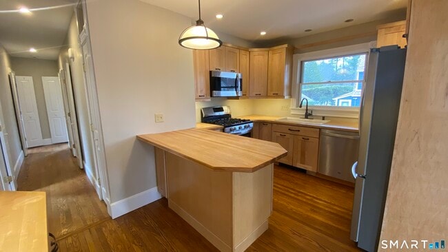 Building Photo - 86 Belleview Ave