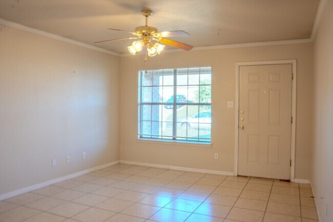 Building Photo - PRICE IMPROVEMENT NOW ONLY $1295!!!!!!
